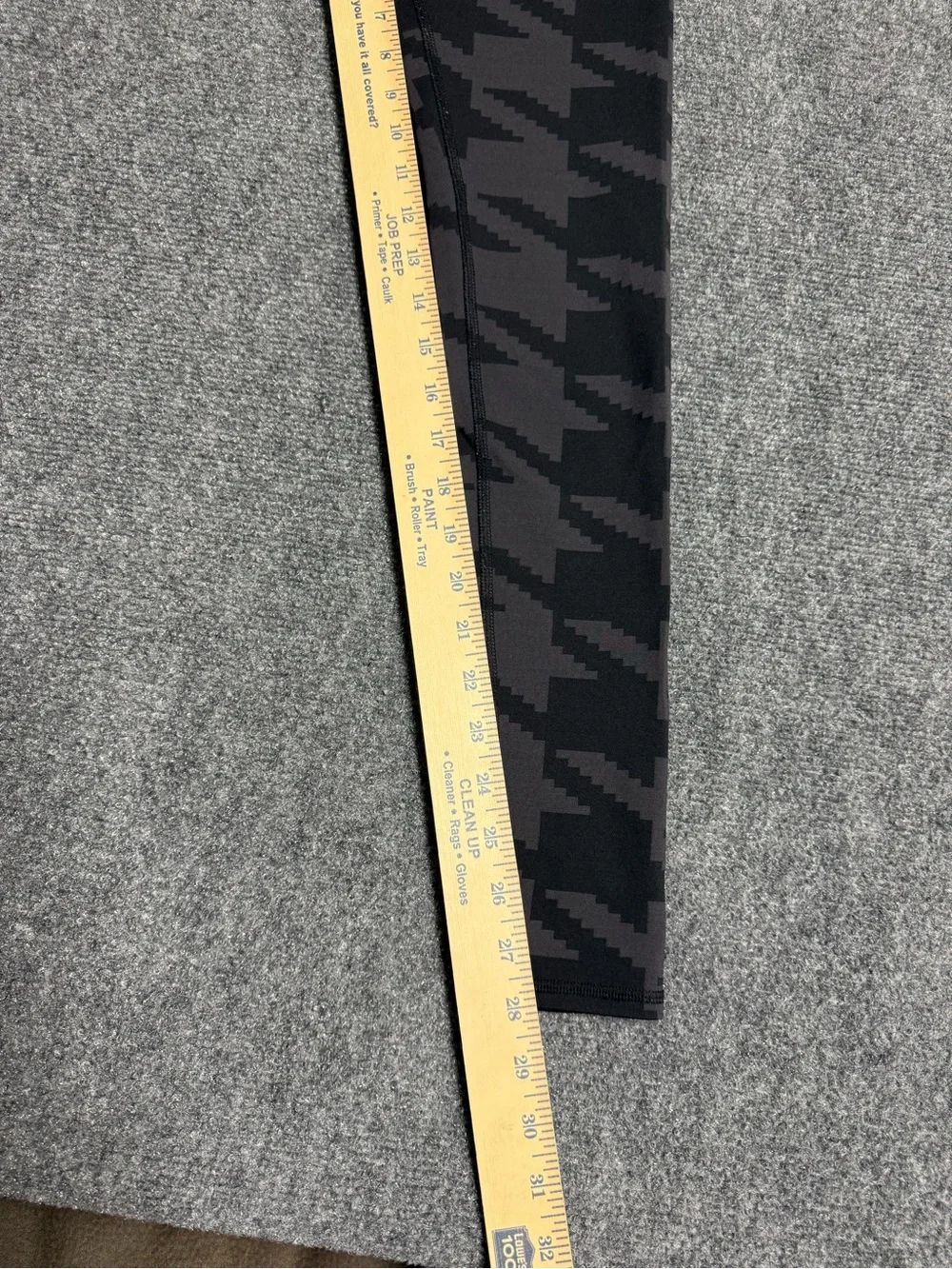 ALO Yoga Black and Charcoal Geometric Leggings